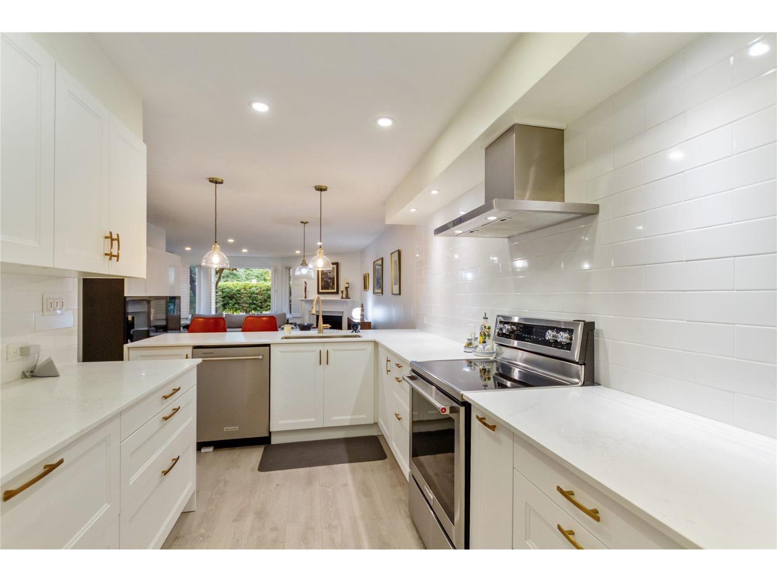 107 15300 17 Avenue, Surrey, British Columbia  V4A 8Y6 - Photo 2 - R3052961