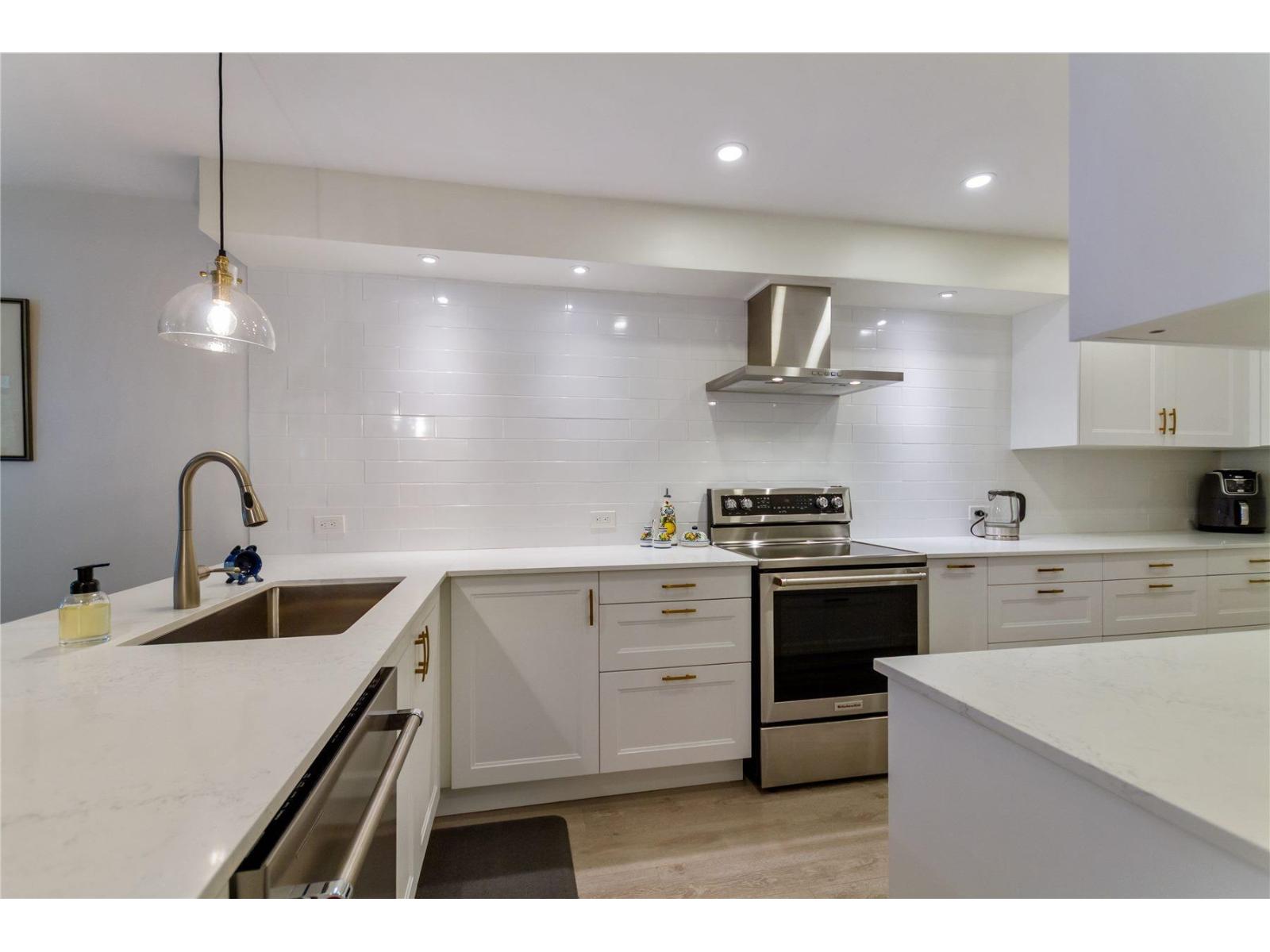 107 15300 17 Avenue, Surrey, British Columbia  V4A 8Y6 - Photo 1 - R3052961