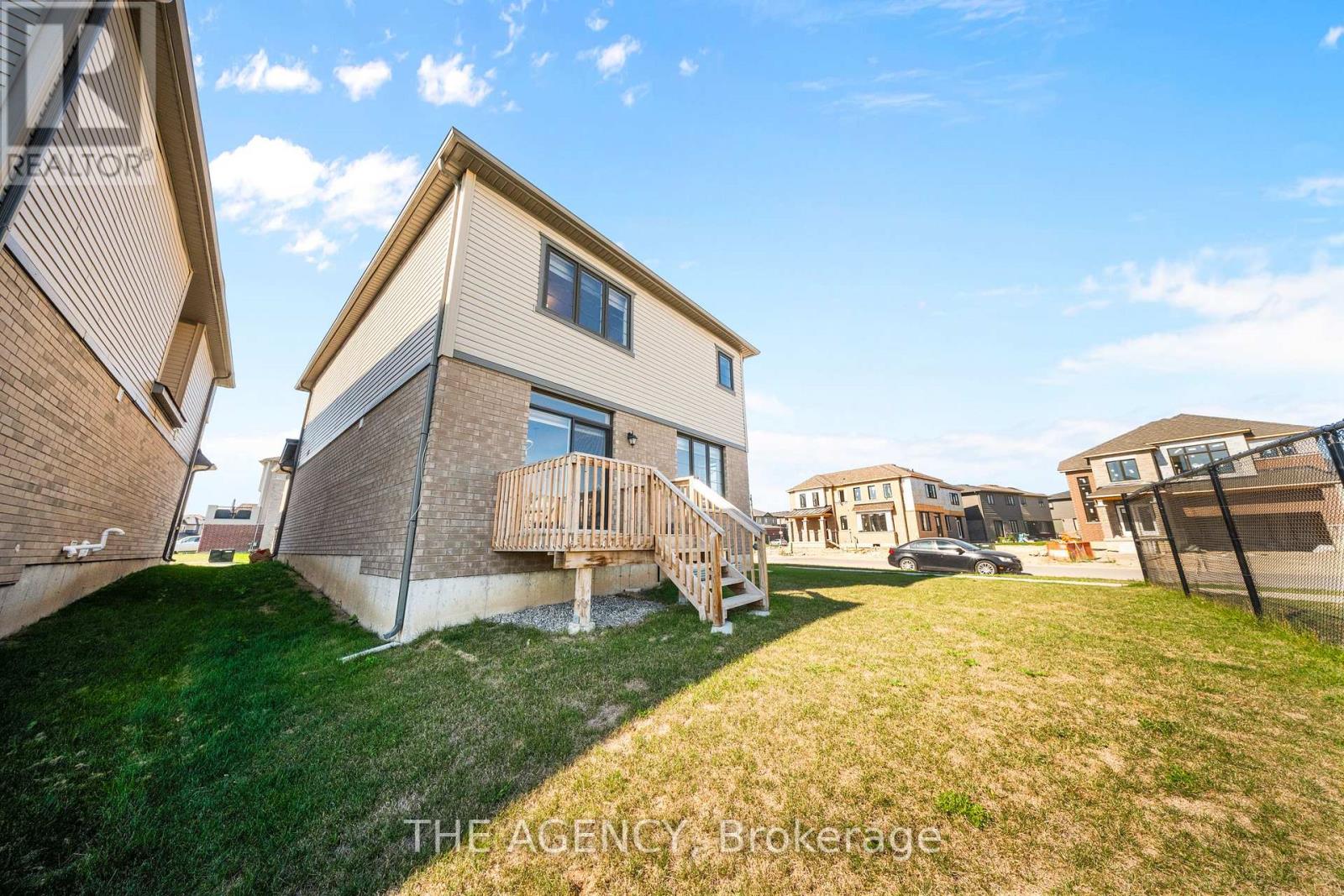 1 Bee Crescent, Brantford, Ontario  N3T 0V7 - Photo 44 - X12433970