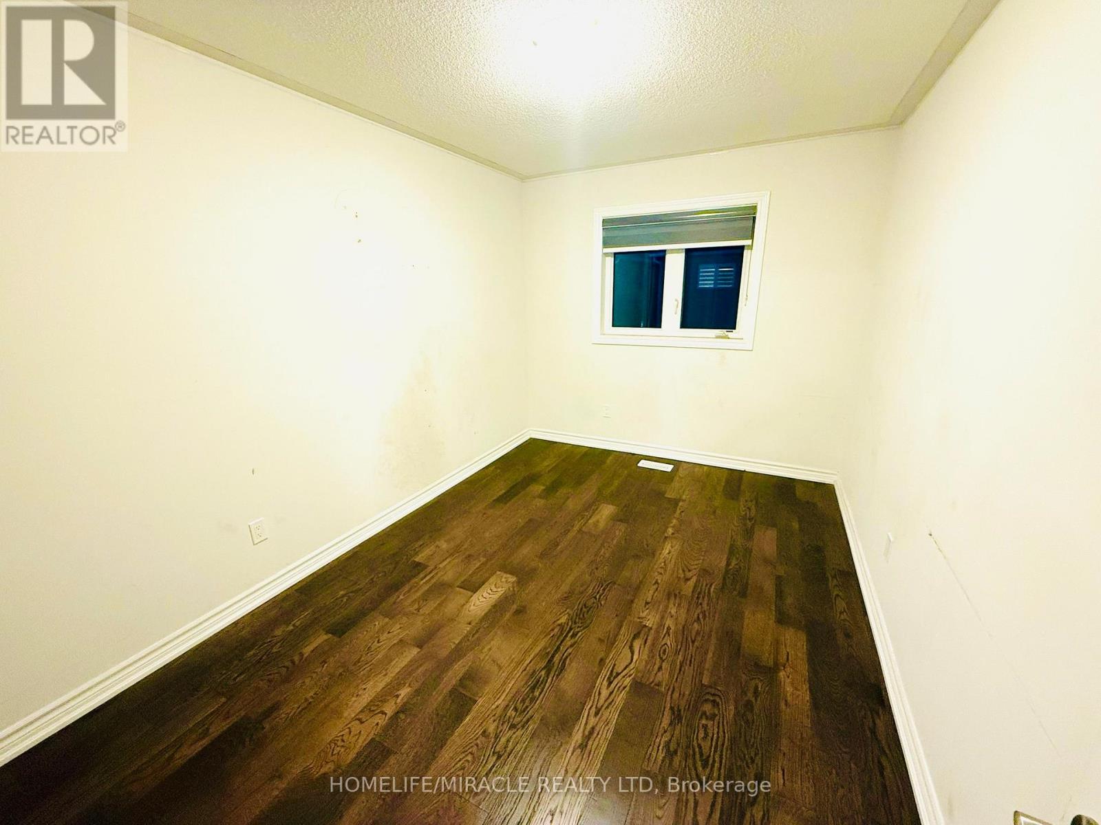 112 Baker Street N, Thorold, Ontario  L2V 0M9 - Photo 11 - X12418477