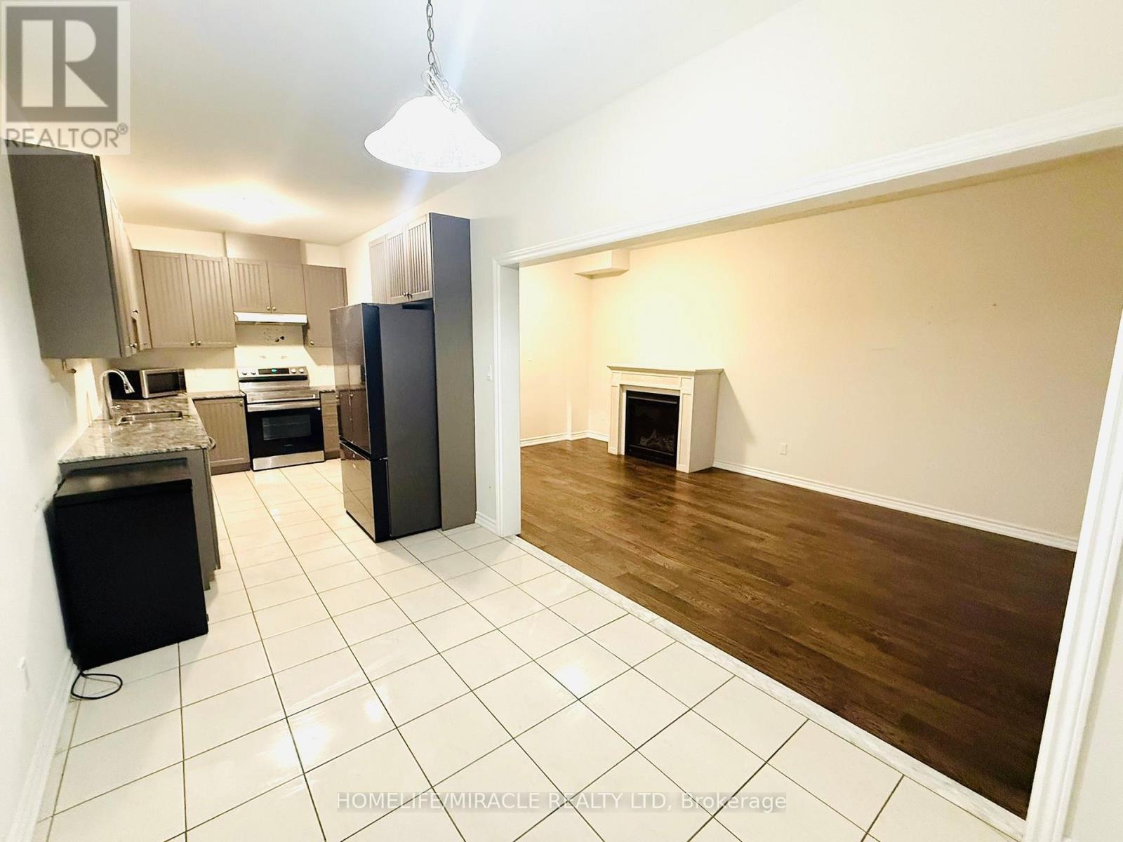 112 Baker Street N, Thorold, Ontario  L2V 0M9 - Photo 7 - X12418477