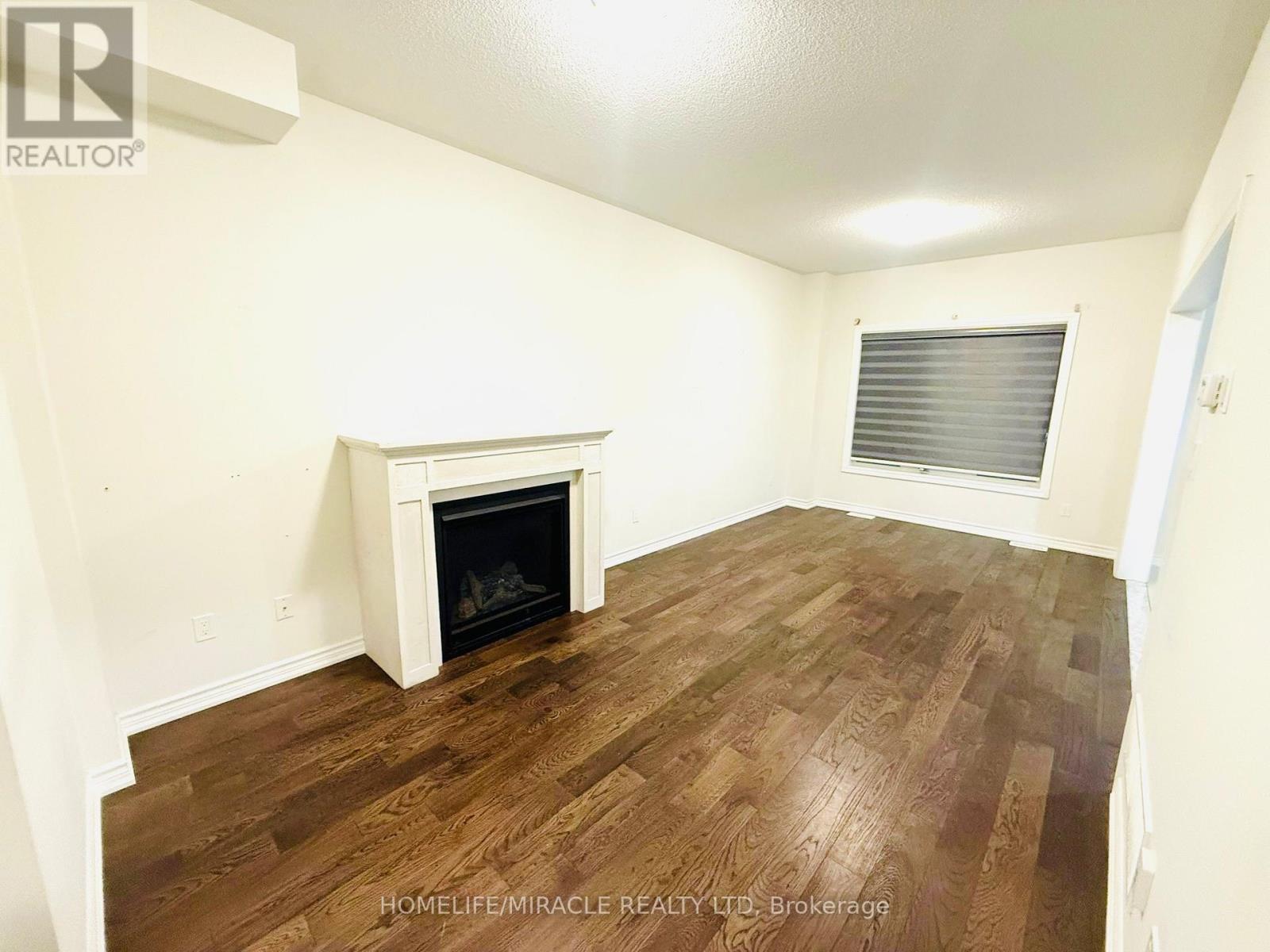 112 Baker Street N, Thorold, Ontario  L2V 0M9 - Photo 3 - X12418477