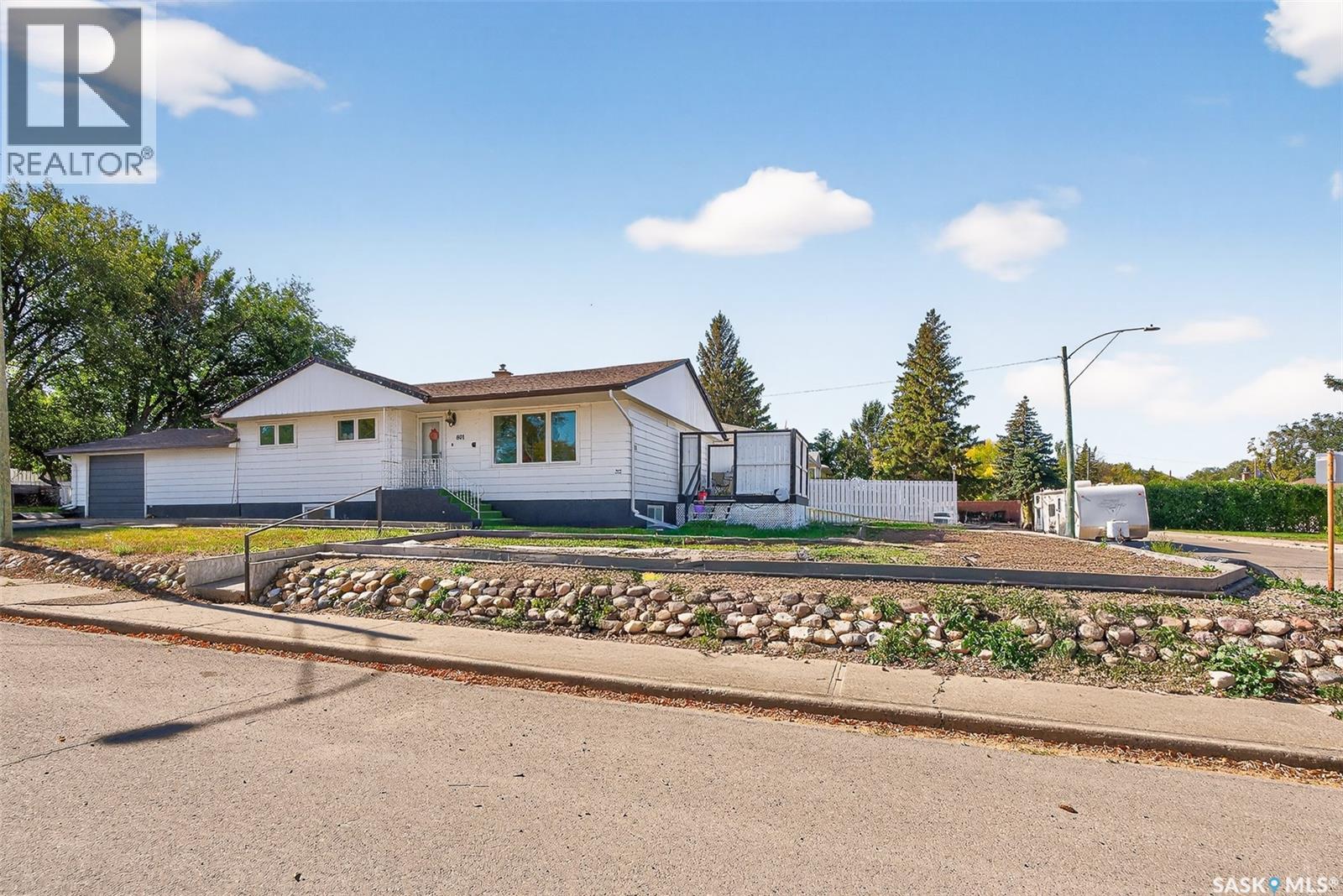 801 Vaughan Street, Moose Jaw, Saskatchewan  S6H 5N6 - Photo 2 - SK019712