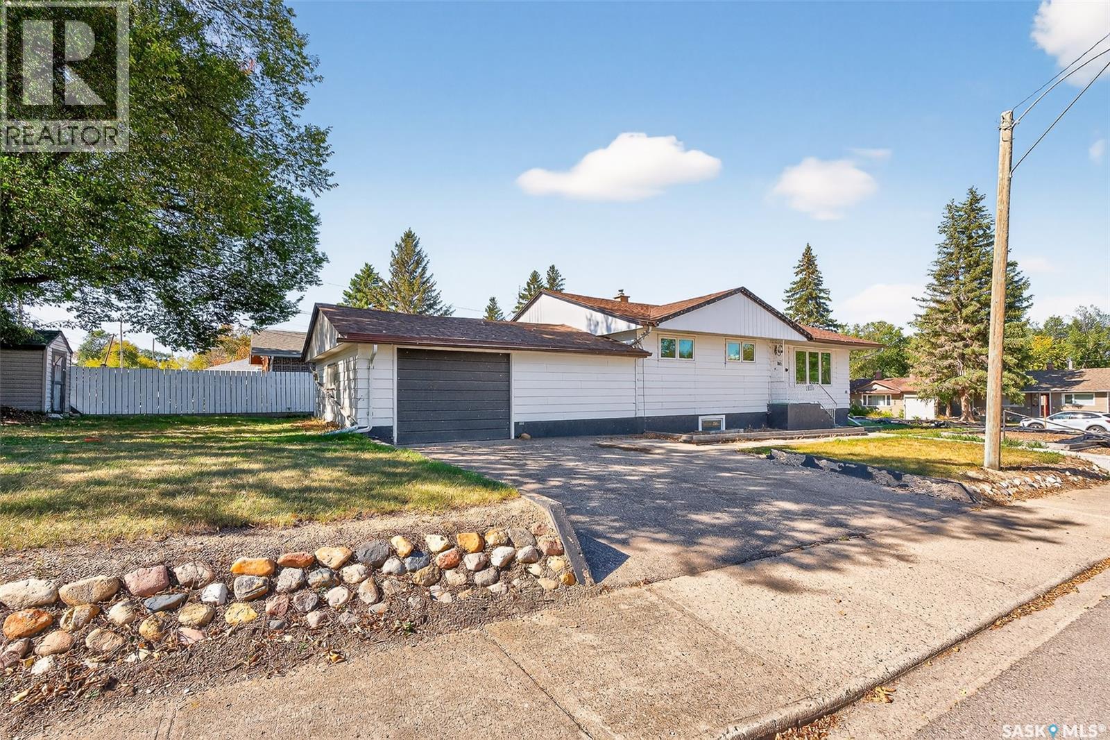801 Vaughan Street, Moose Jaw, Saskatchewan  S6H 5N6 - Photo 3 - SK019712
