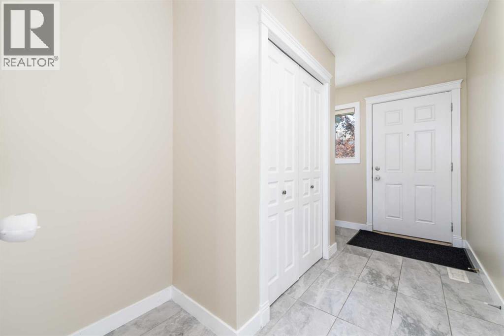 220 Bayside Point Sw, Airdrie, Alberta  T4B 2X6 - Photo 2 - A2245812