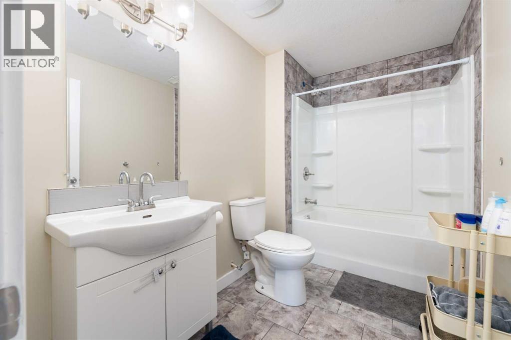 220 Bayside Point Sw, Airdrie, Alberta  T4B 2X6 - Photo 25 - A2245812
