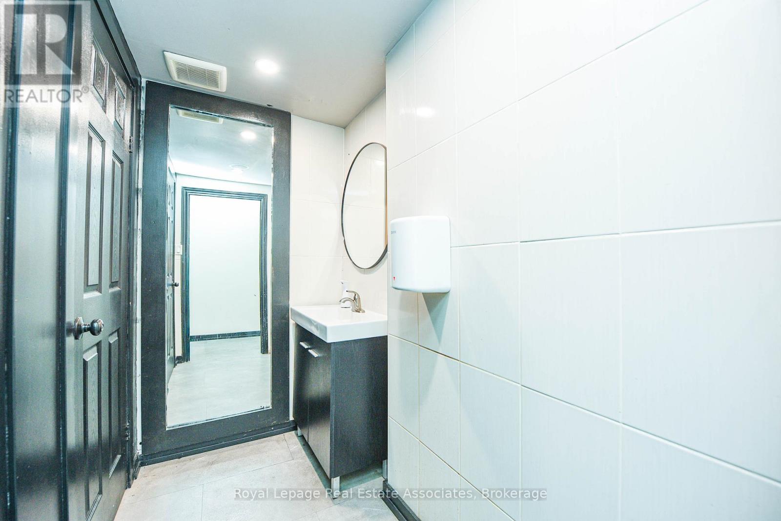 566 Queen Street W, Toronto, Ontario  M5V 2B5 - Photo 19 - C12424112