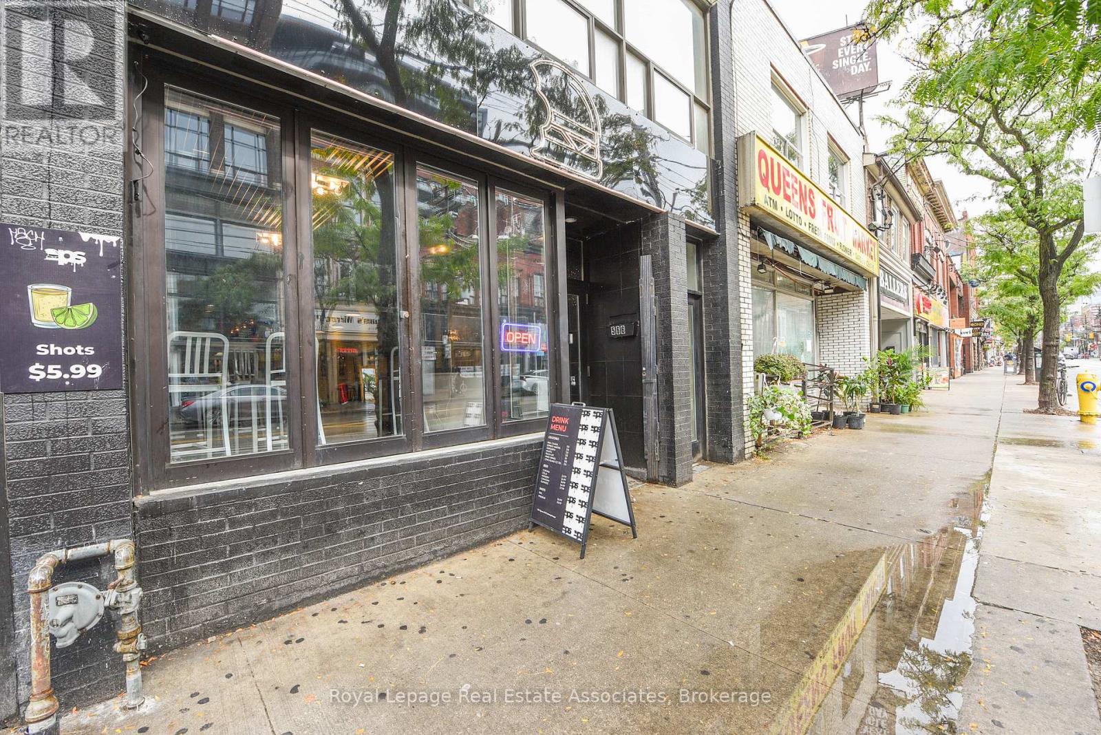 566 QUEEN STREET W, Toronto, Ontario