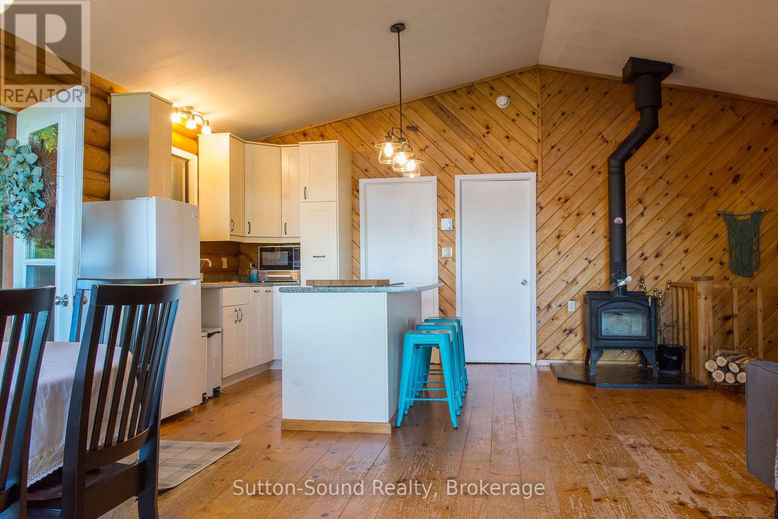 103 Ivy Drive, Georgian Bluffs, Ontario  N0H 2T0 - Photo 10 - X12436779