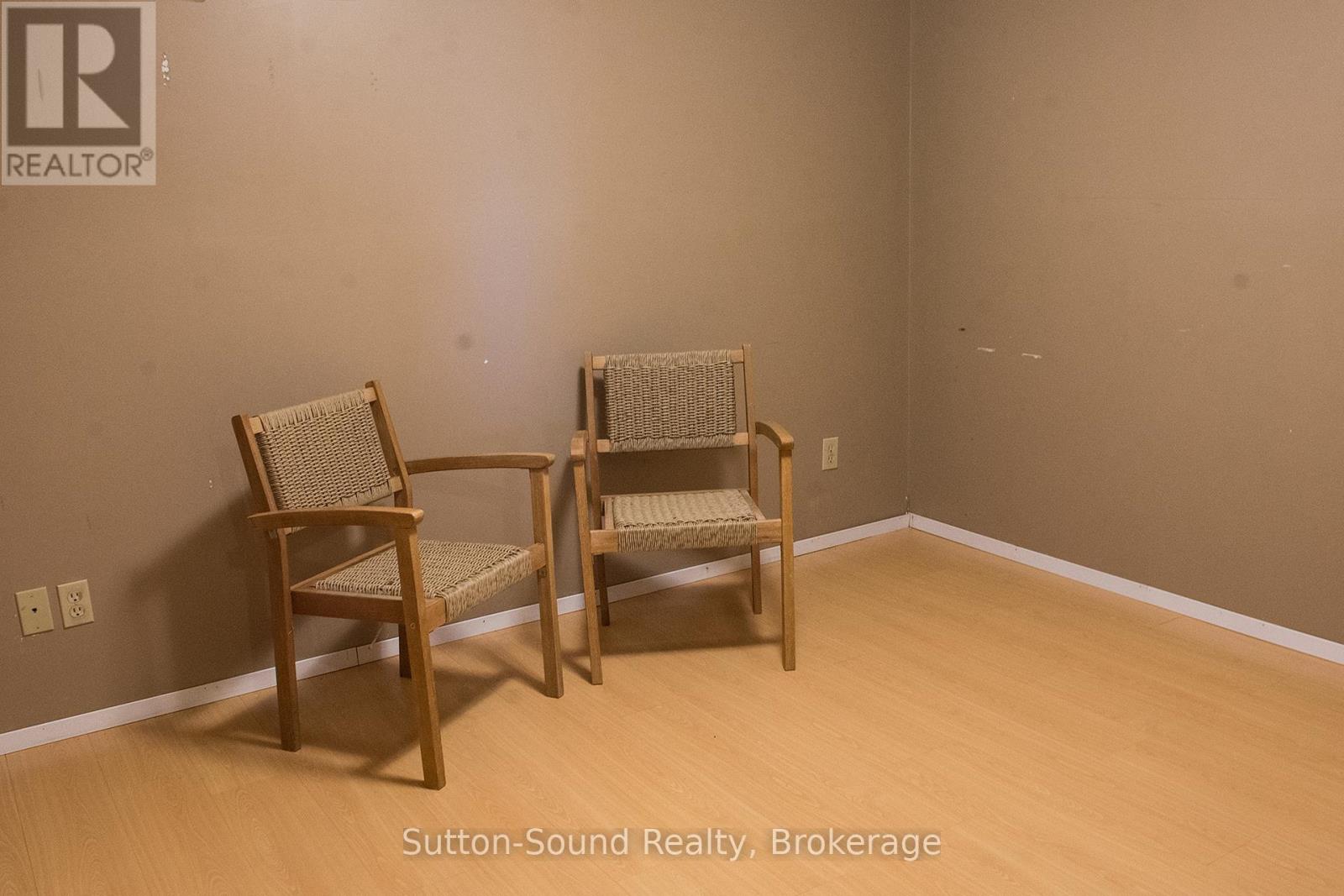 103 Ivy Drive, Georgian Bluffs, Ontario  N0H 2T0 - Photo 24 - X12436779