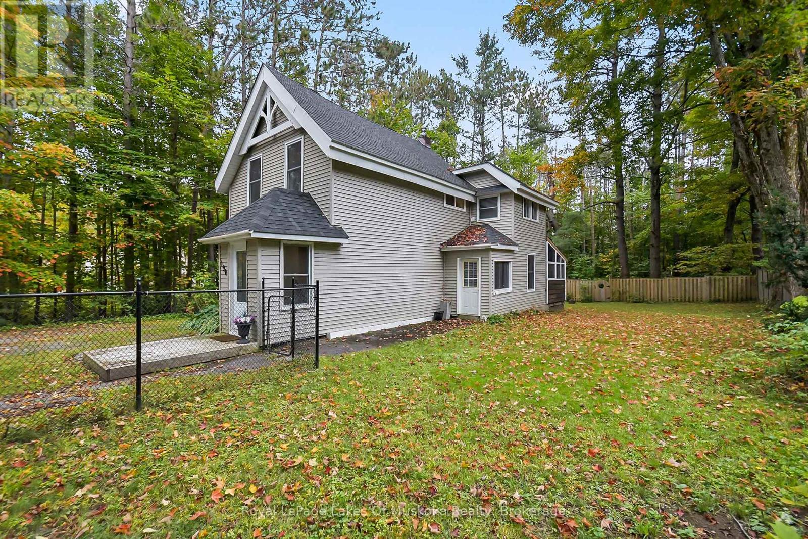 190 Maple Street, Bracebridge, Ontario  P1L 1K4 - Photo 1 - X12436821