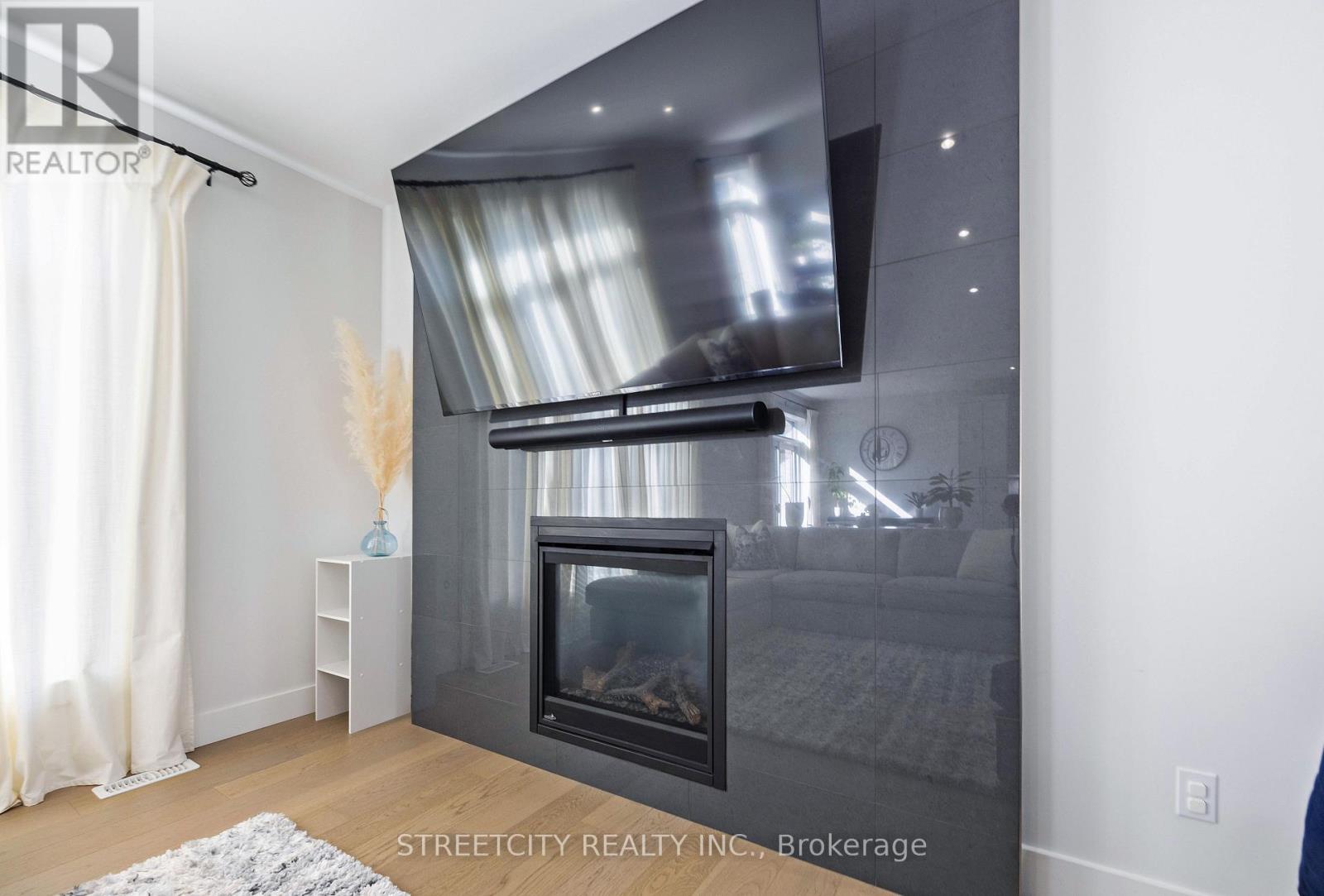 1754 Brunson Way Drive, London South, Ontario  N6K 0H1 - Photo 11 - X12436747