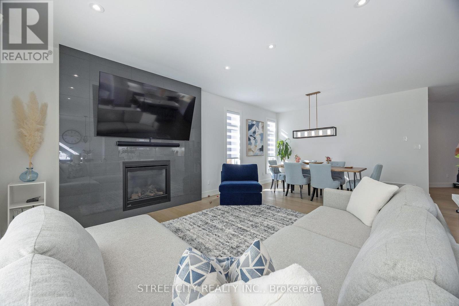 1754 Brunson Way Drive, London South, Ontario  N6K 0H1 - Photo 12 - X12436747
