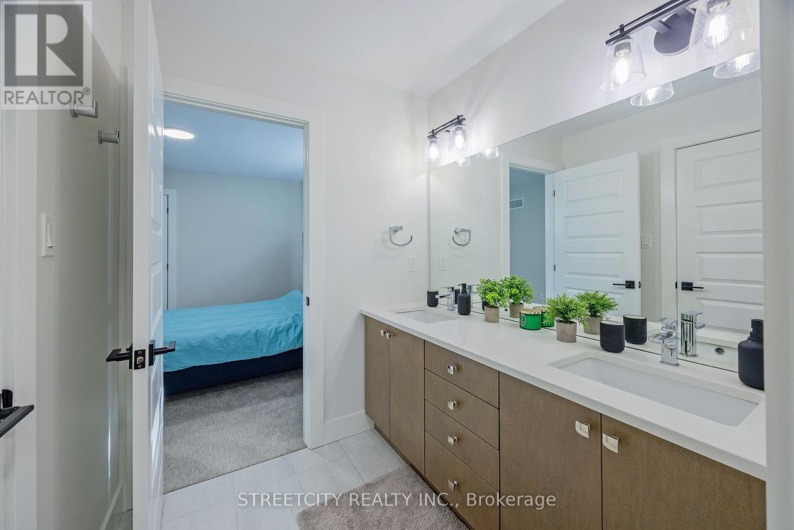 1754 Brunson Way Drive, London South, Ontario  N6K 0H1 - Photo 37 - X12436747