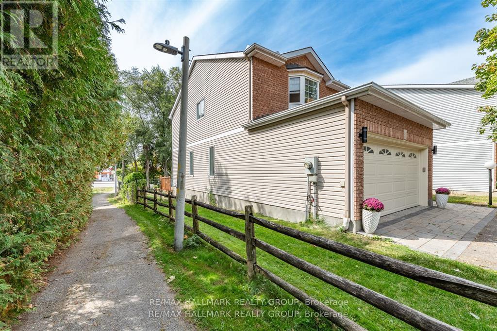 55 Willow Glen Drive, Ottawa, Ontario  K2M 1K9 - Photo 2 - X12436728
