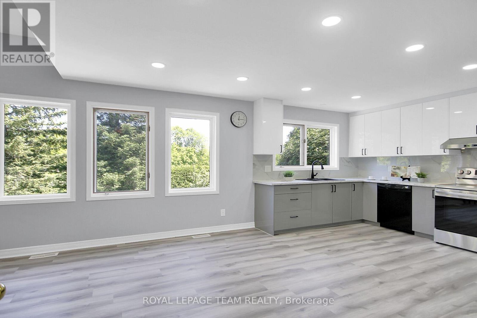 181 Knudson Drive, Ottawa, Ontario  K2K 2C5 - Photo 4 - X12436742