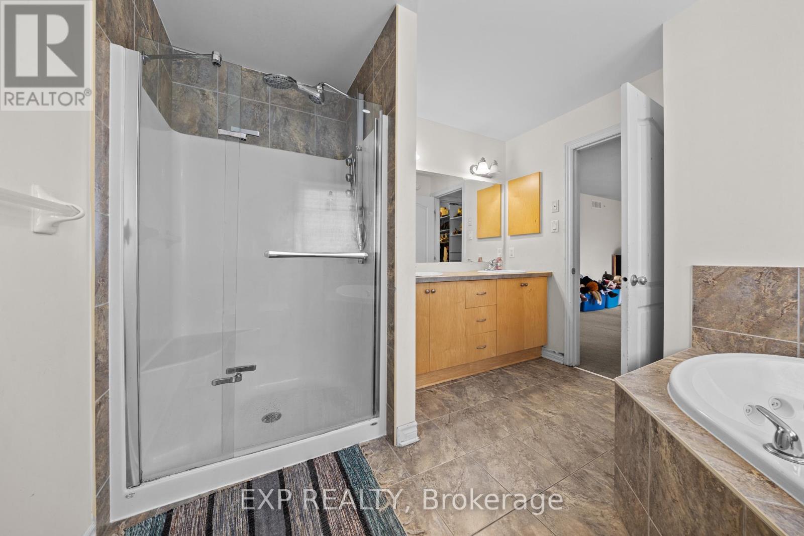 121 Daglan Crescent, Ottawa, Ontario  K4A 0W7 - Photo 12 - X12436832