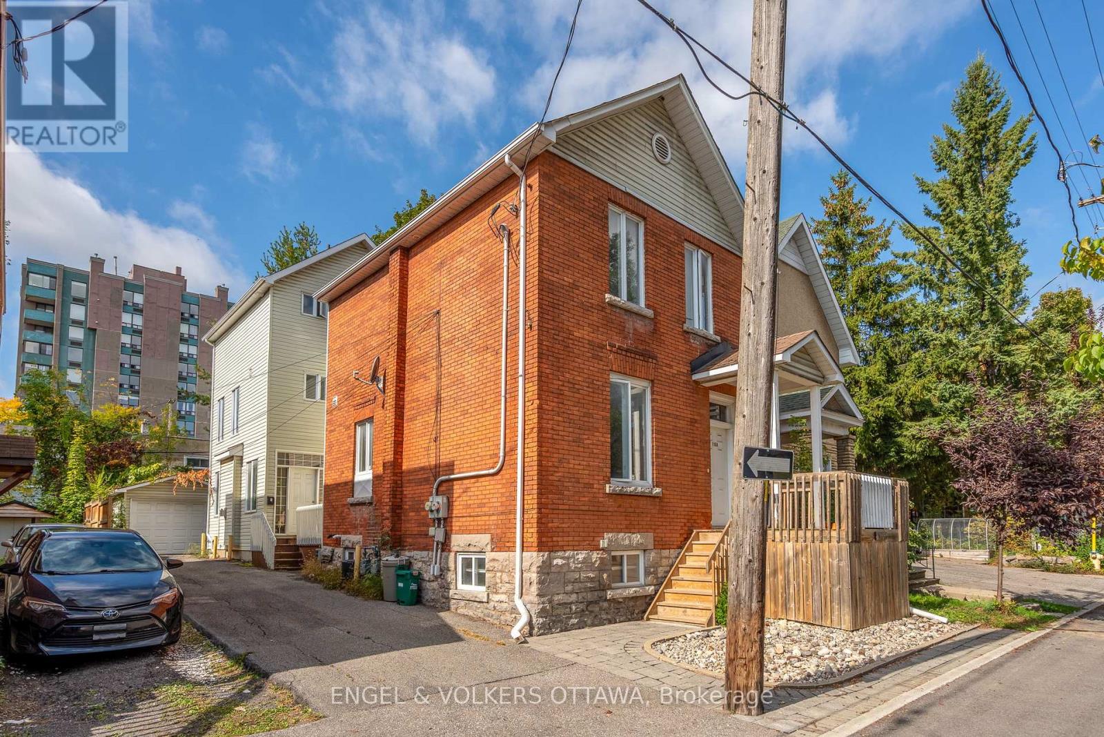 A & B - 116 Cambridge Street N, Ottawa, Ontario  K1R 7A7 - Photo 1 - X12436849