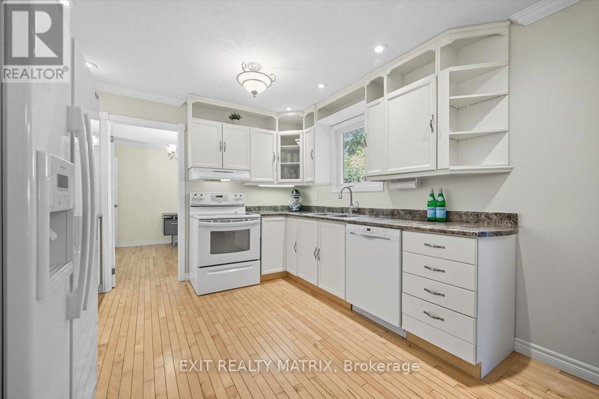 159 Dunlop Crescent, Russell, Ontario  K4R 1B3 - Photo 12 - X12436912