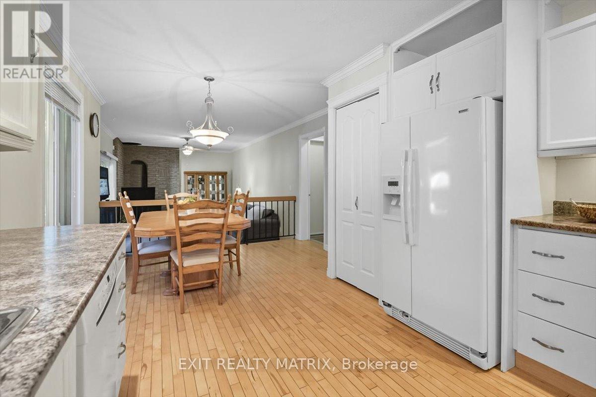 159 Dunlop Crescent, Russell, Ontario  K4R 1B3 - Photo 13 - X12436912