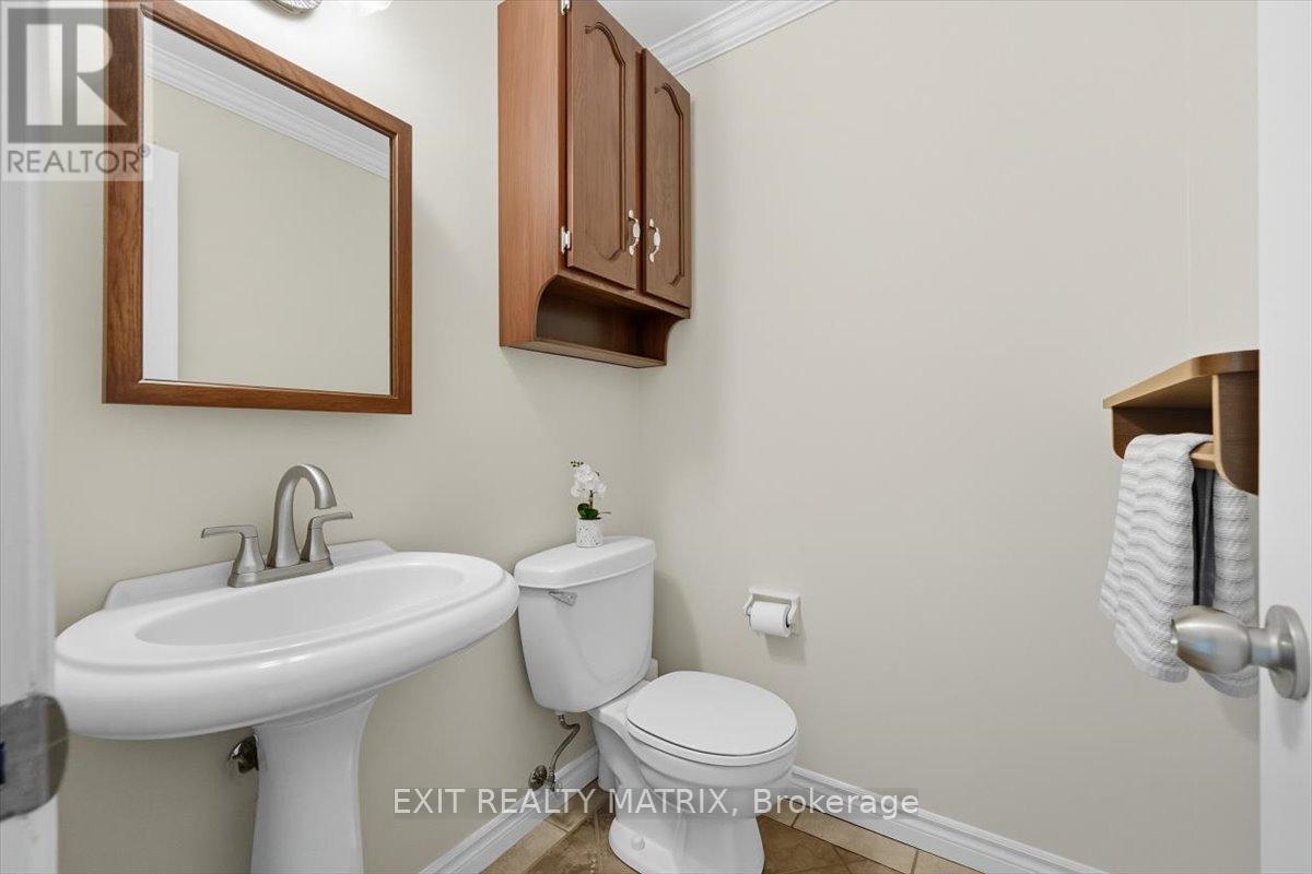 159 Dunlop Crescent, Russell, Ontario  K4R 1B3 - Photo 19 - X12436912