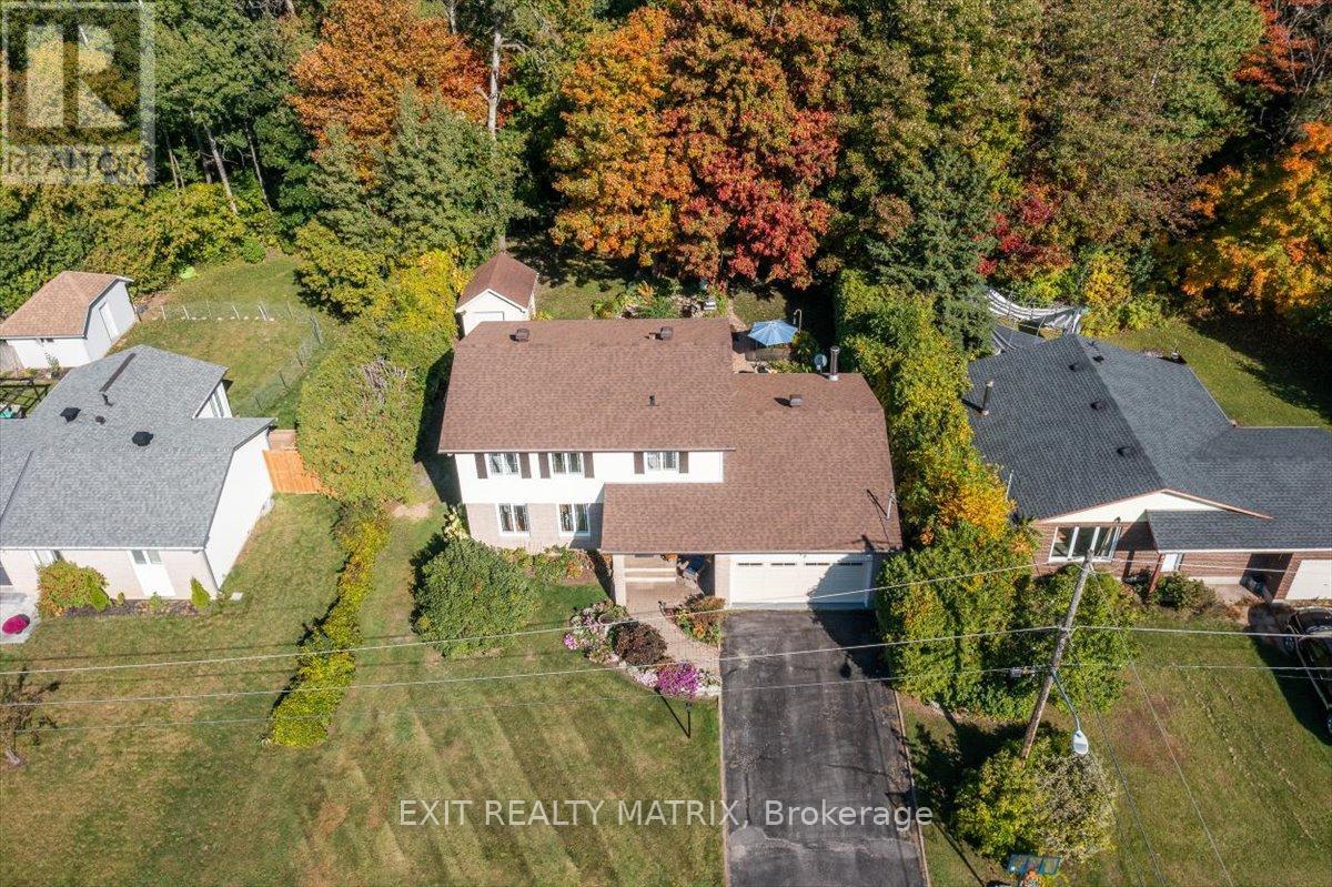 159 Dunlop Crescent, Russell, Ontario  K4R 1B3 - Photo 2 - X12436912