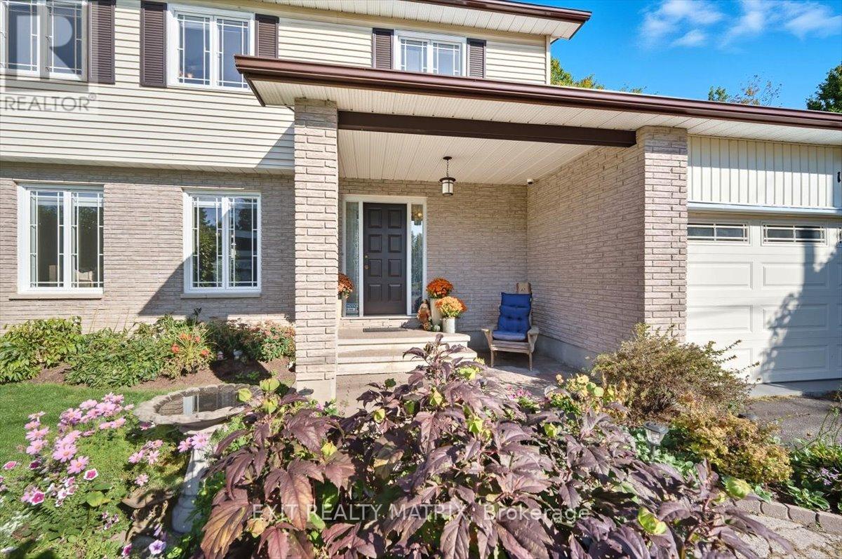 159 Dunlop Crescent, Russell, Ontario  K4R 1B3 - Photo 3 - X12436912