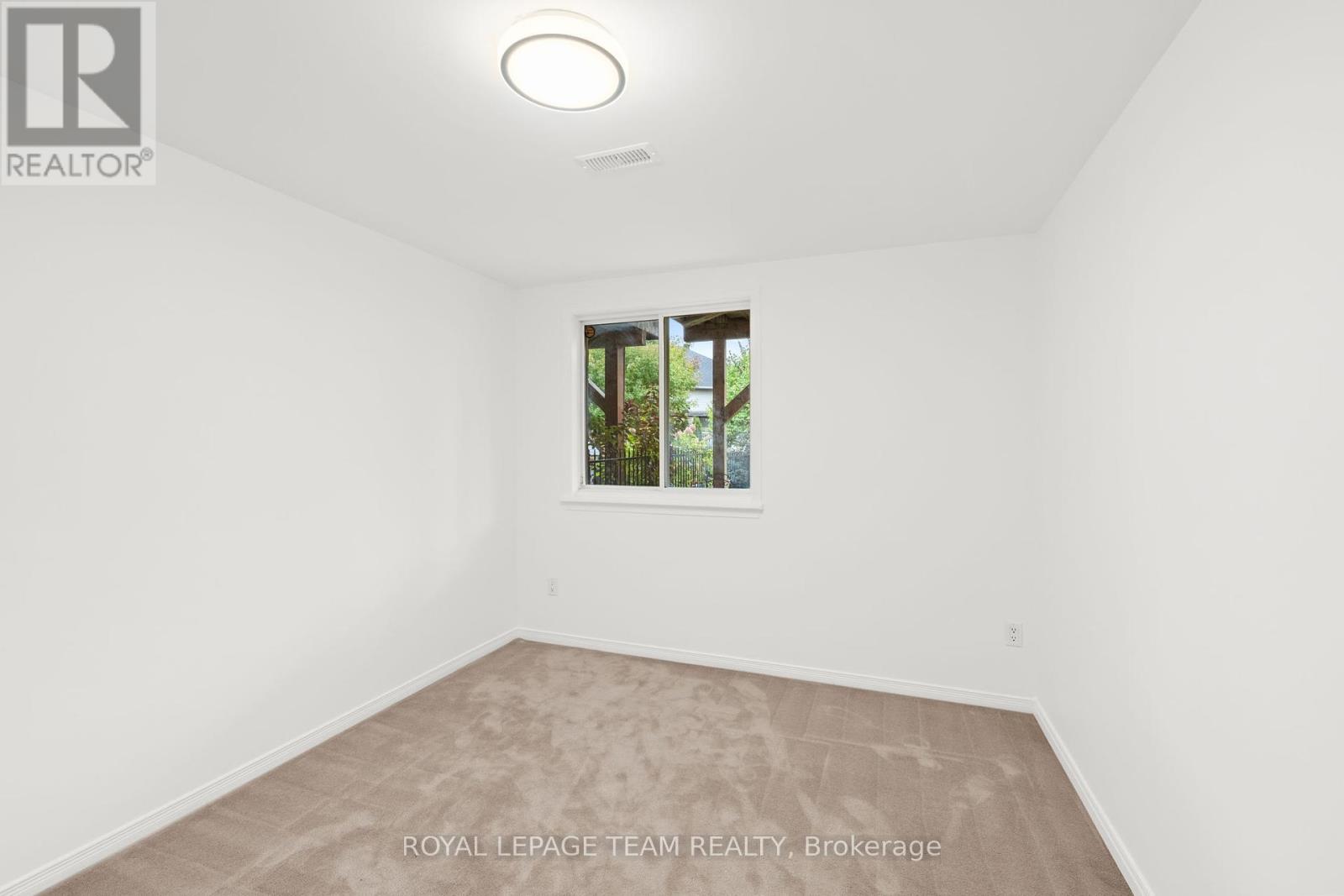 137 Macassa Circle, Ottawa, Ontario  K2T 1J9 - Photo 24 - X12436914