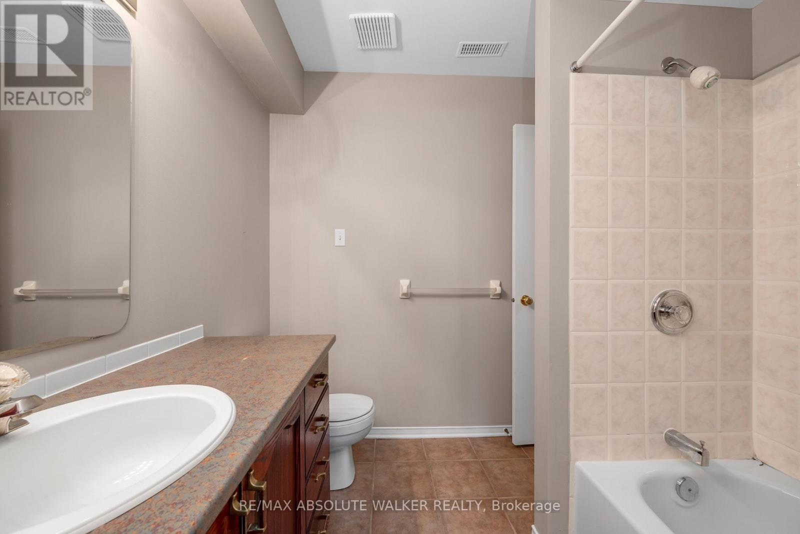 1647 Locksley Lane, Ottawa, Ontario  K1J 1B6 - Photo 17 - X12436931