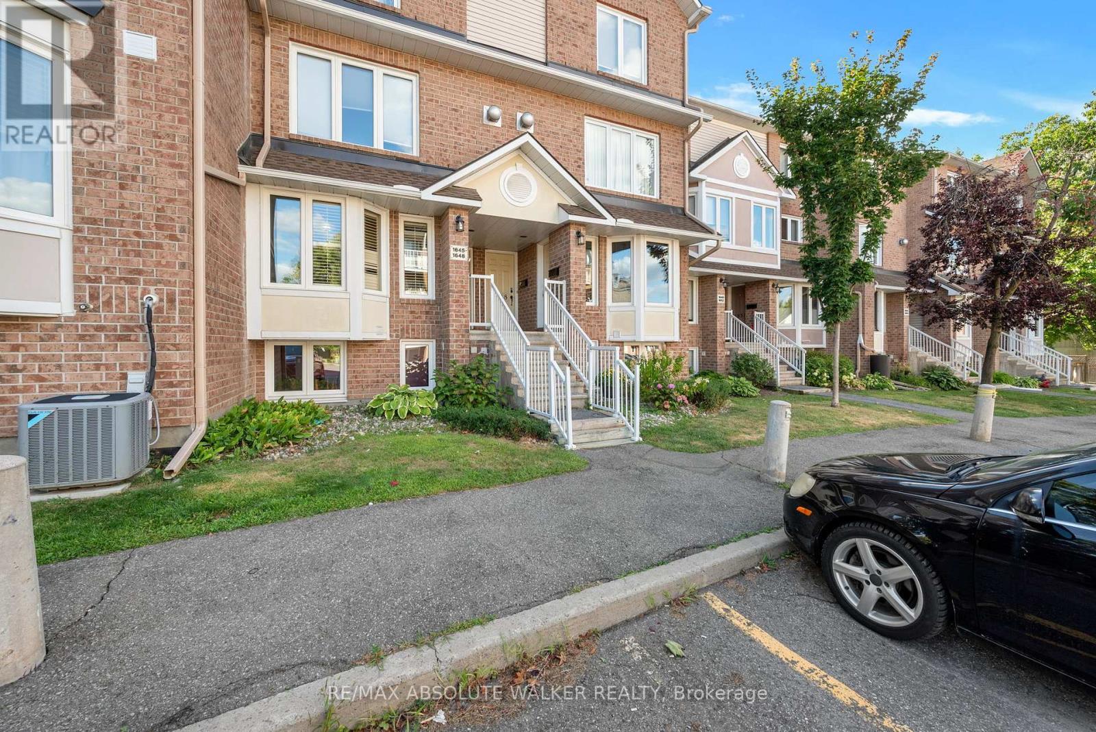 1647 Locksley Lane, Ottawa, Ontario  K1J 1B6 - Photo 2 - X12436931