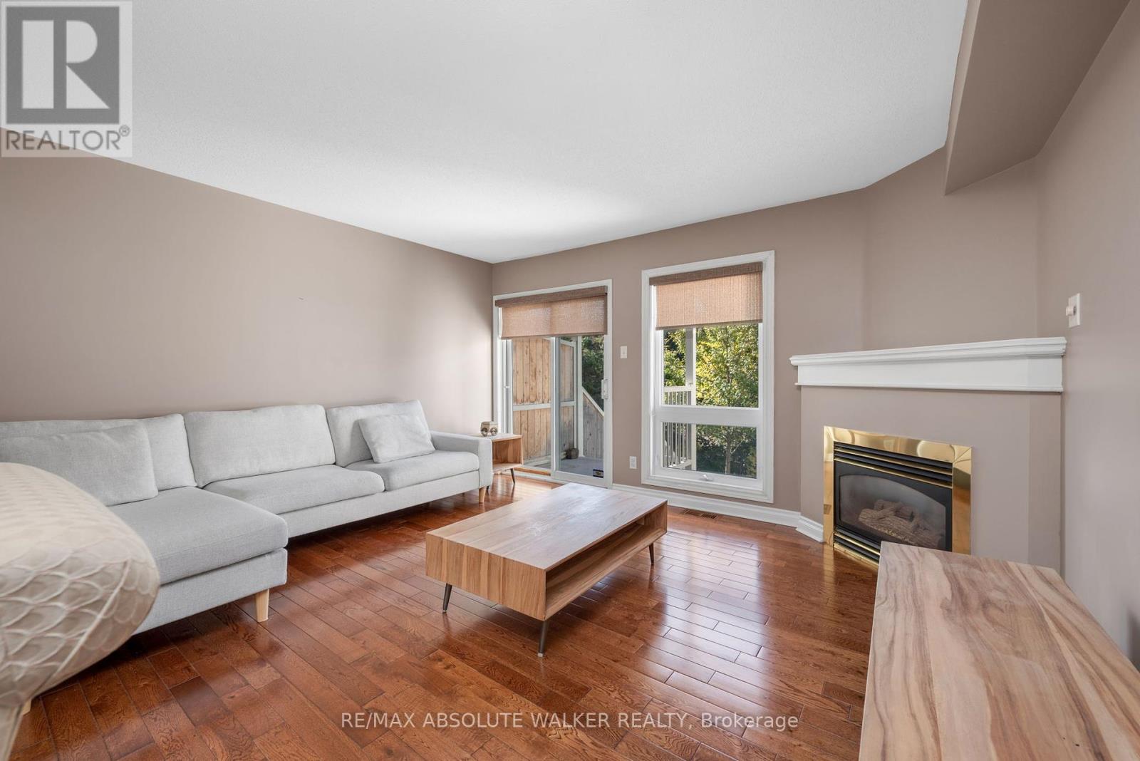 1647 Locksley Lane, Ottawa, Ontario  K1J 1B6 - Photo 4 - X12436931