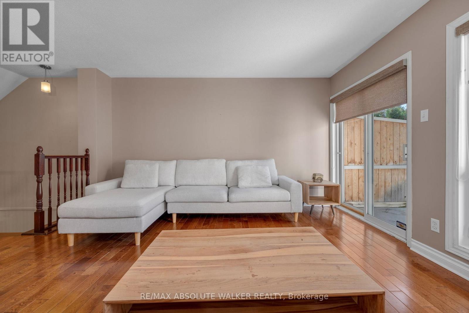 1647 Locksley Lane, Ottawa, Ontario  K1J 1B6 - Photo 7 - X12436931