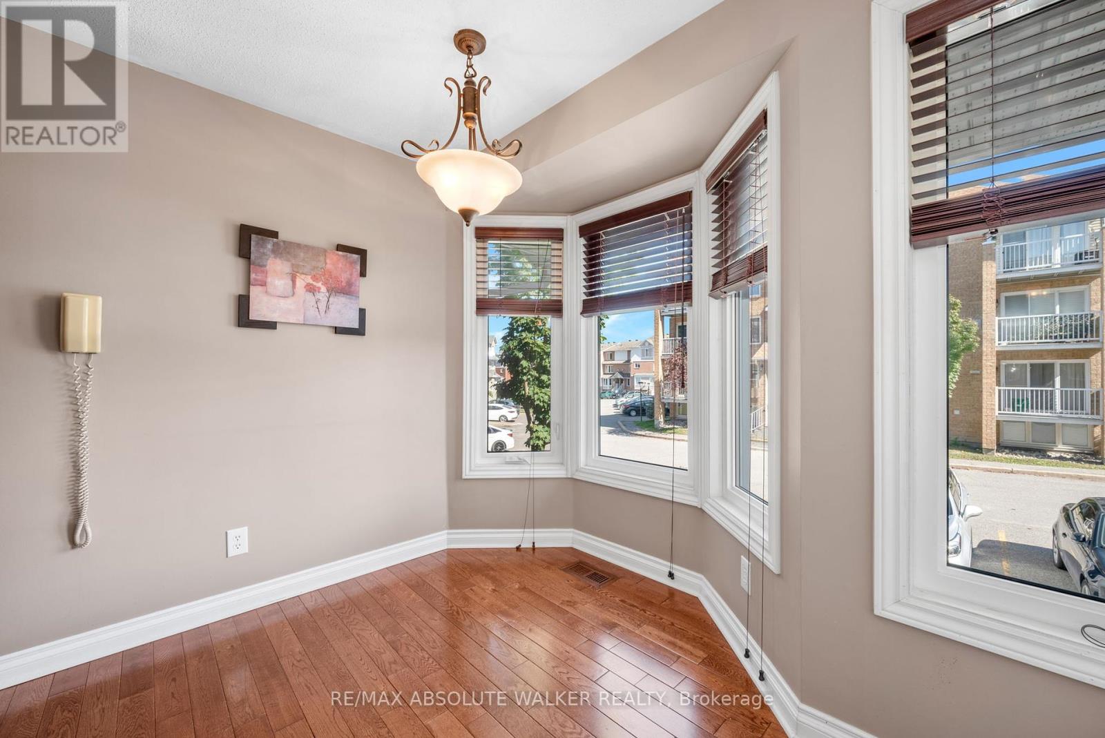 1647 Locksley Lane, Ottawa, Ontario  K1J 1B6 - Photo 8 - X12436931