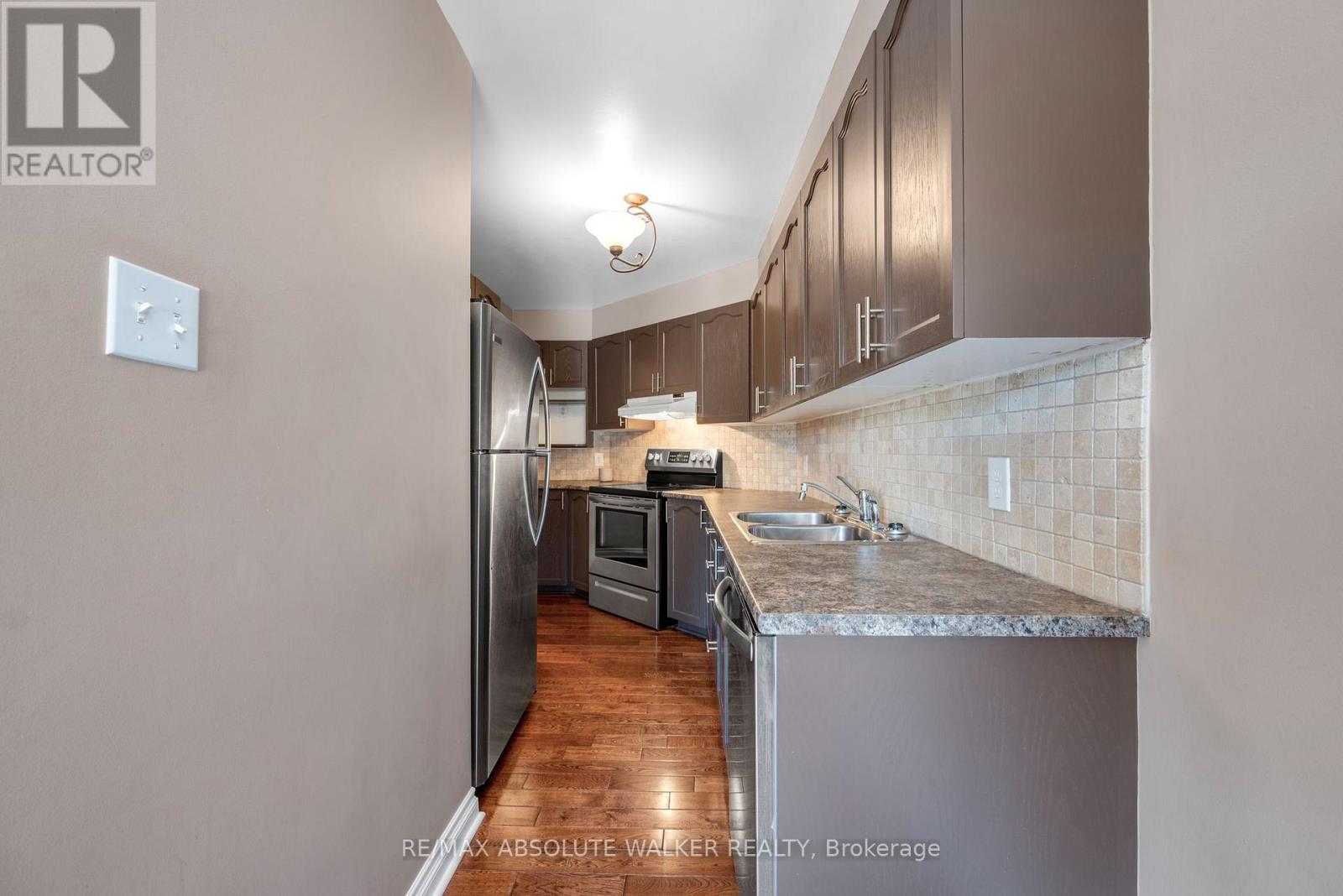 1647 Locksley Lane, Ottawa, Ontario  K1J 1B6 - Photo 9 - X12436931