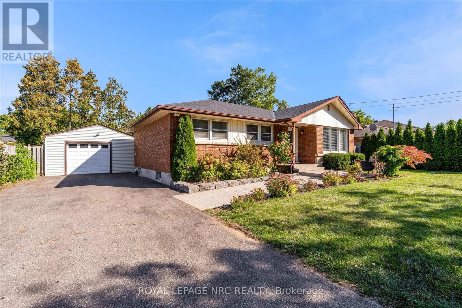 442 Bunting Road, St. Catharines (Carlton/bunting), Ontario  L2M 3Z4 - Photo 1 - X12436713