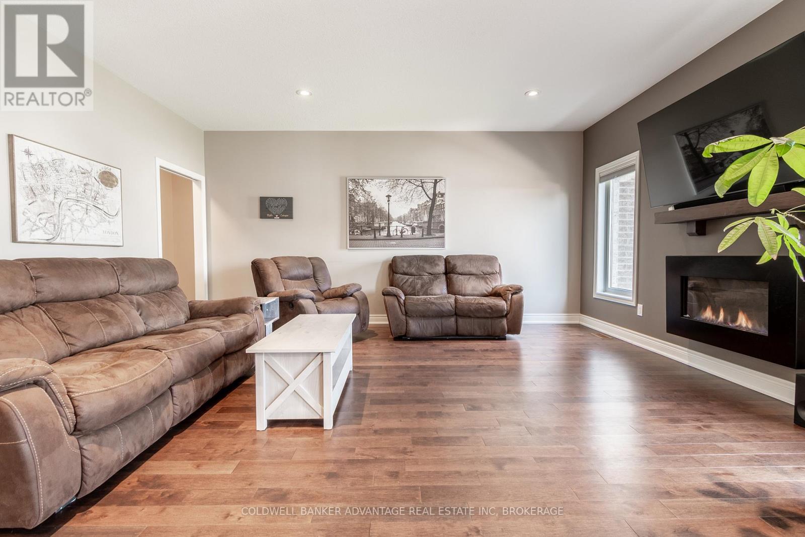 135 Forest Ridge Court, Welland (West Welland), Ontario  L3C 0C2 - Photo 13 - X12436777