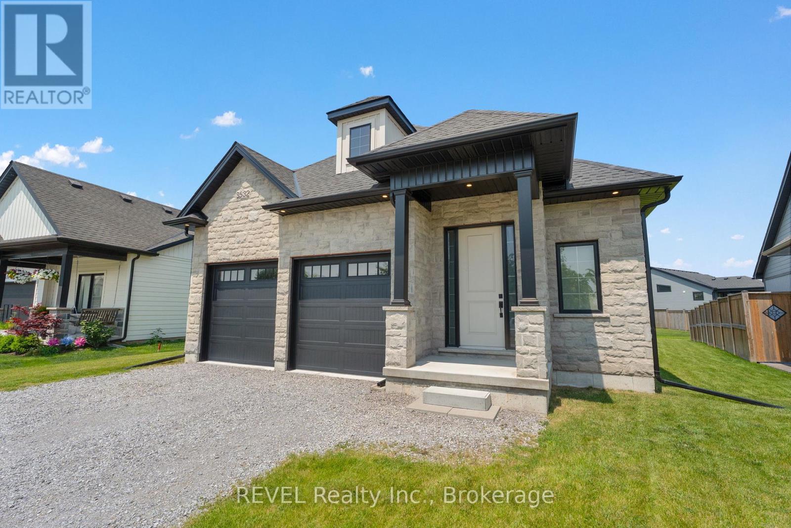 3532 Canfield Crescent, Fort Erie (Black Creek), Ontario  L0S 1S0 - Photo 3 - X12436800