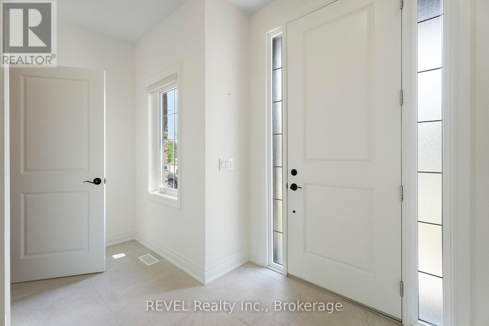 3532 Canfield Crescent, Fort Erie (Black Creek), Ontario  L0S 1S0 - Photo 6 - X12436800