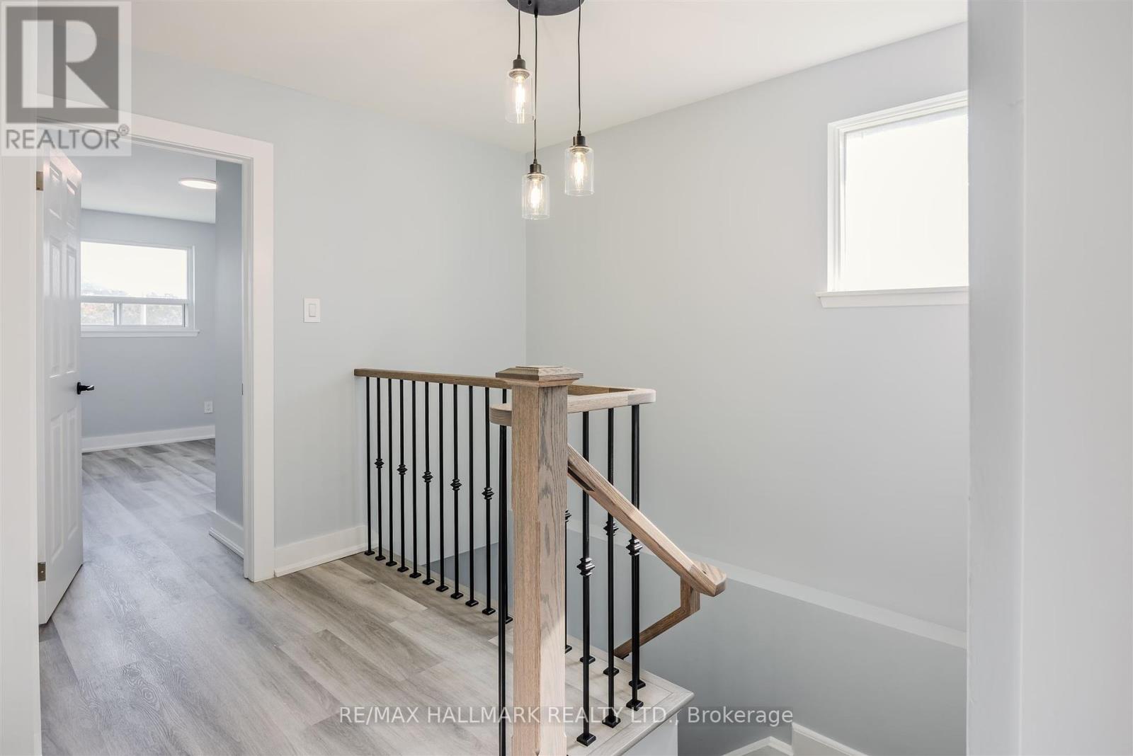 2126 Pashak Court, Mississauga, Ontario  L5A 1H7 - Photo 18 - W12434833
