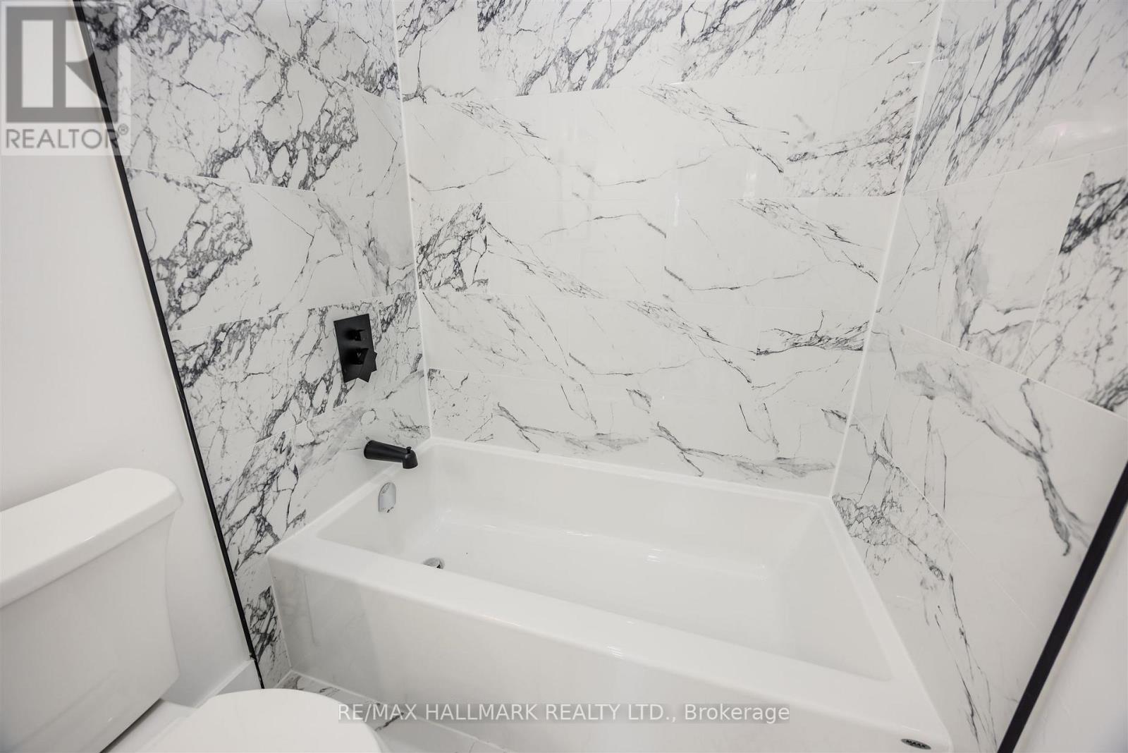 2126 Pashak Court, Mississauga, Ontario  L5A 1H7 - Photo 31 - W12434833
