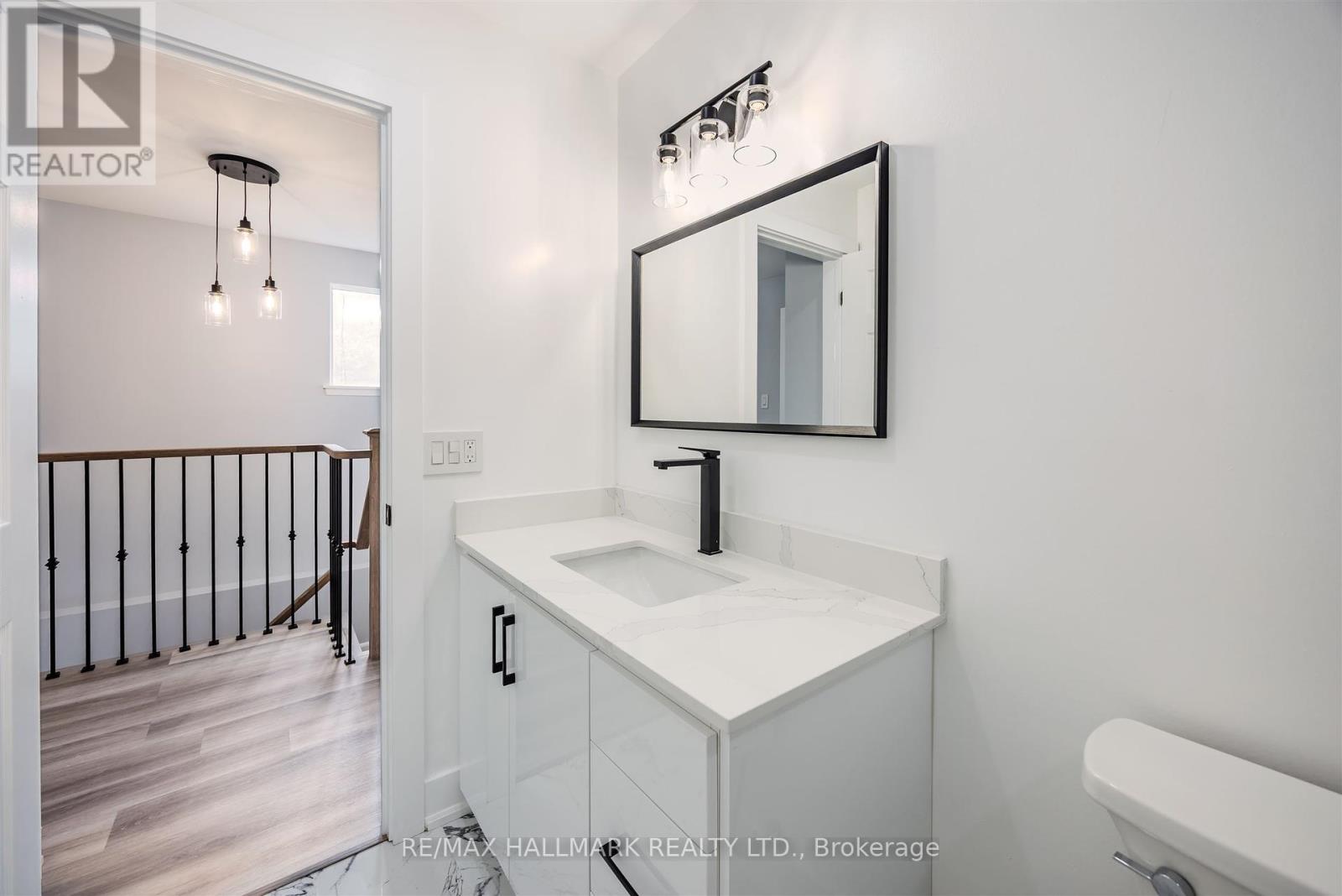 2126 Pashak Court, Mississauga, Ontario  L5A 1H7 - Photo 32 - W12434833