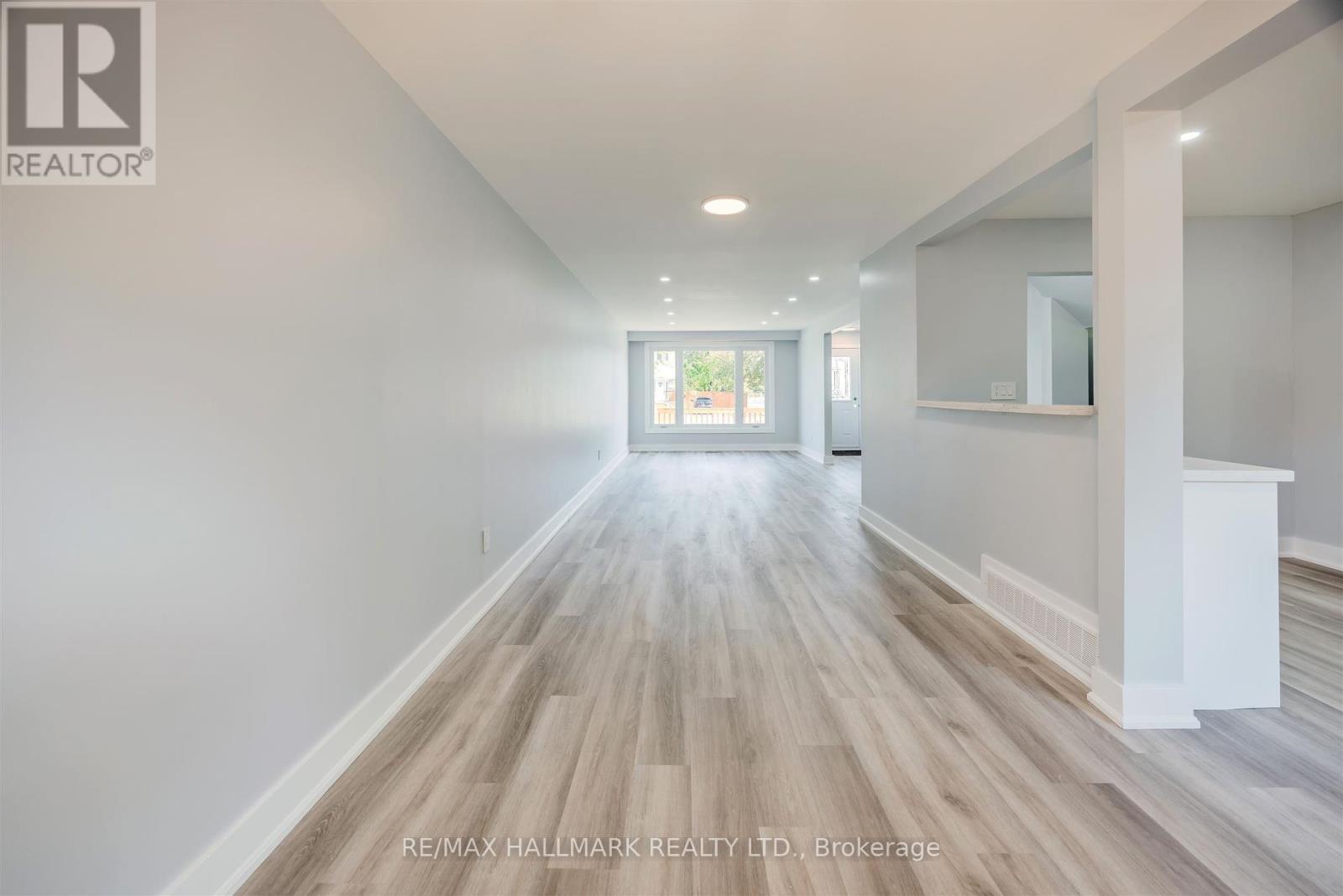 2126 Pashak Court, Mississauga, Ontario  L5A 1H7 - Photo 12 - W12434833
