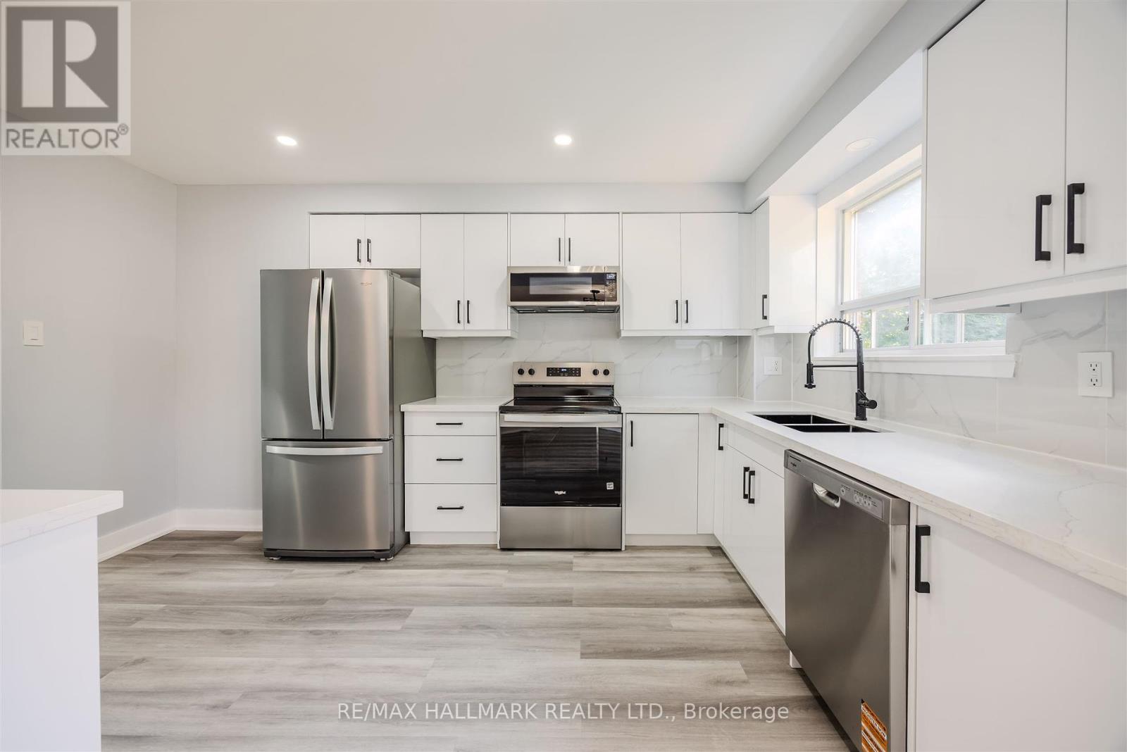 2126 Pashak Court, Mississauga, Ontario  L5A 1H7 - Photo 13 - W12434833