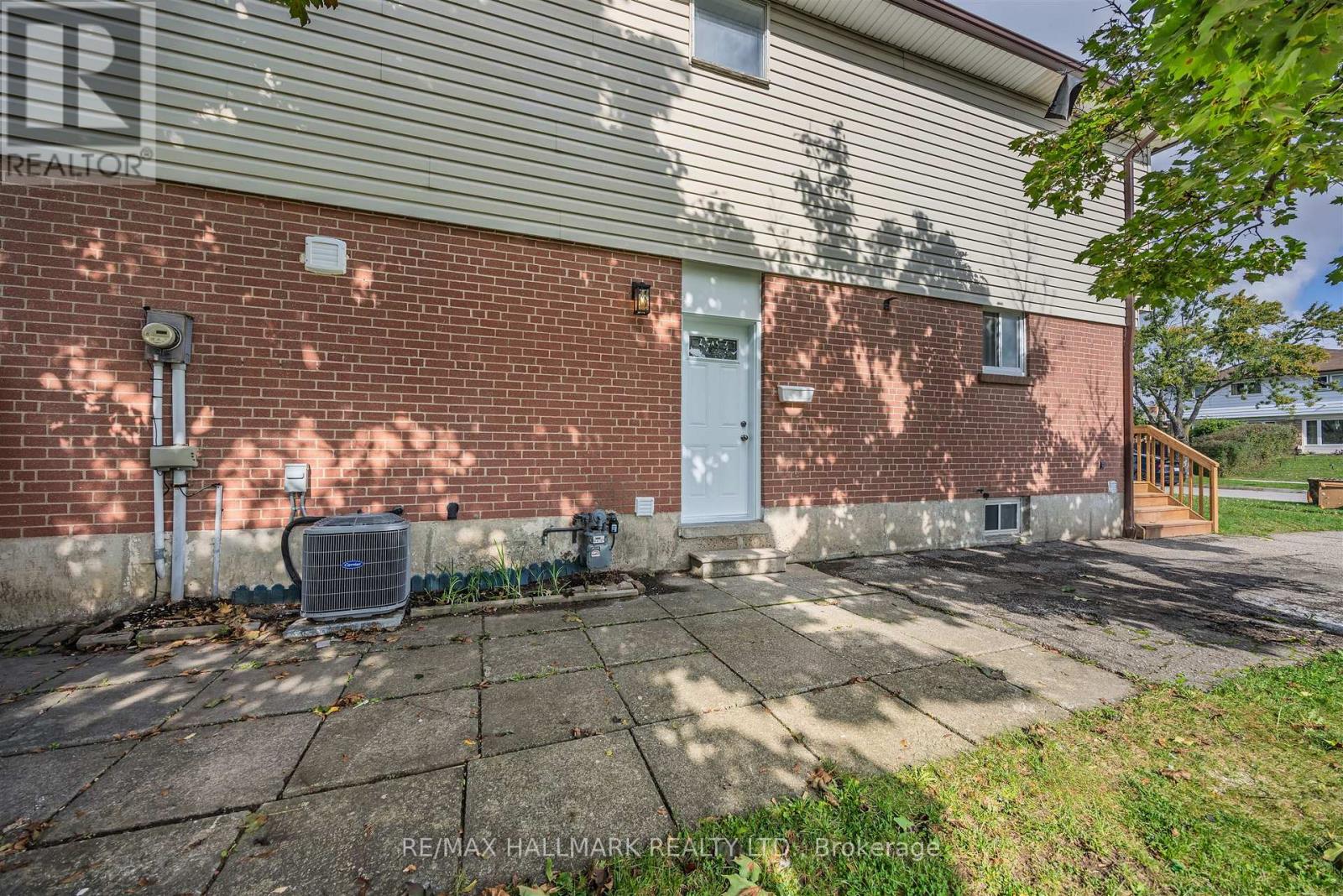 2126 Pashak Court, Mississauga, Ontario  L5A 1H7 - Photo 36 - W12434833