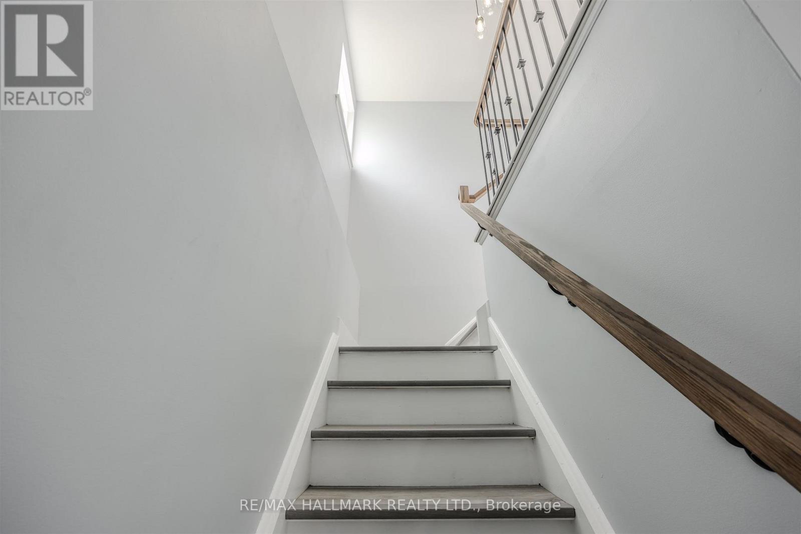 2126 Pashak Court, Mississauga, Ontario  L5A 1H7 - Photo 17 - W12434833