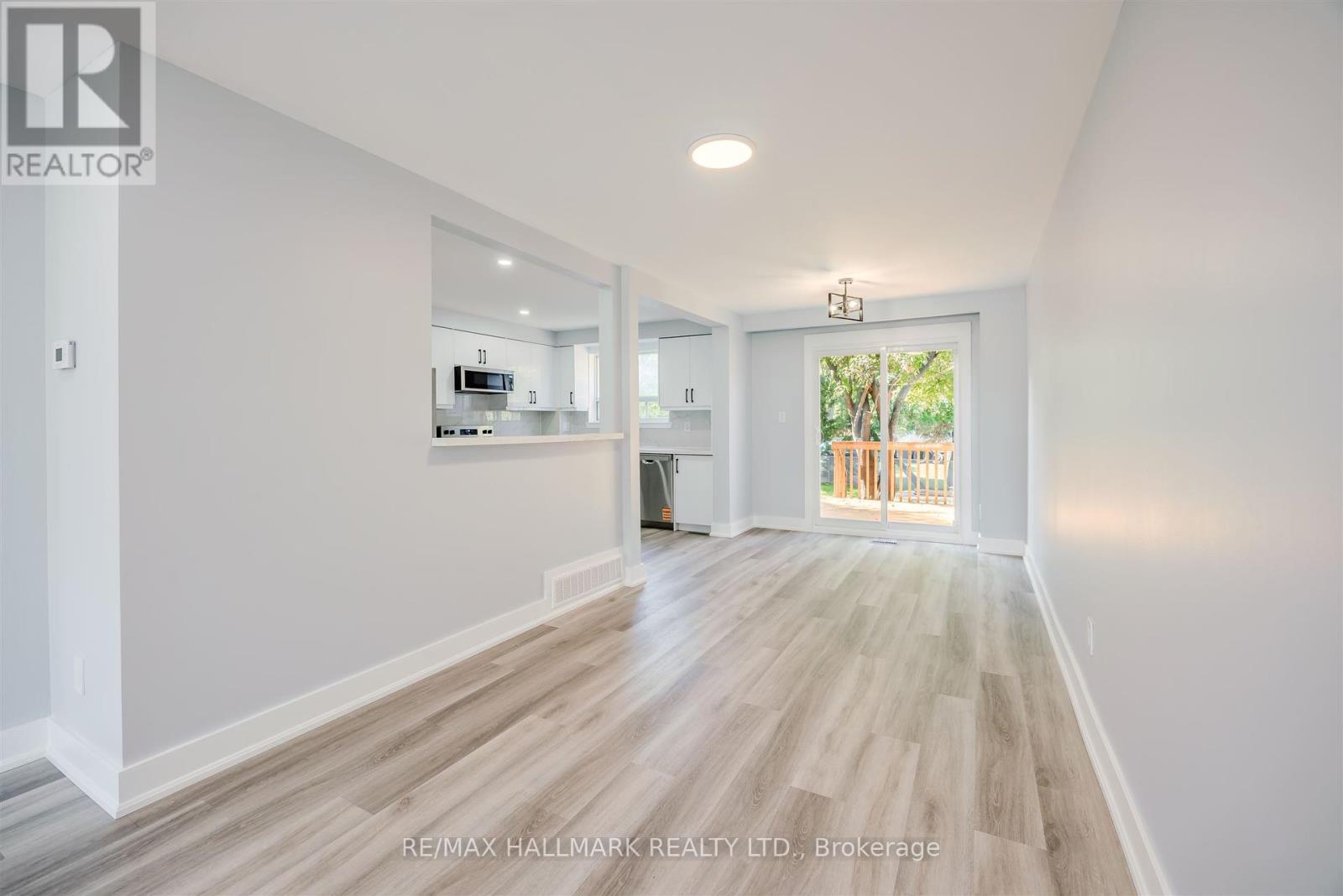 2126 Pashak Court, Mississauga, Ontario  L5A 1H7 - Photo 9 - W12434833