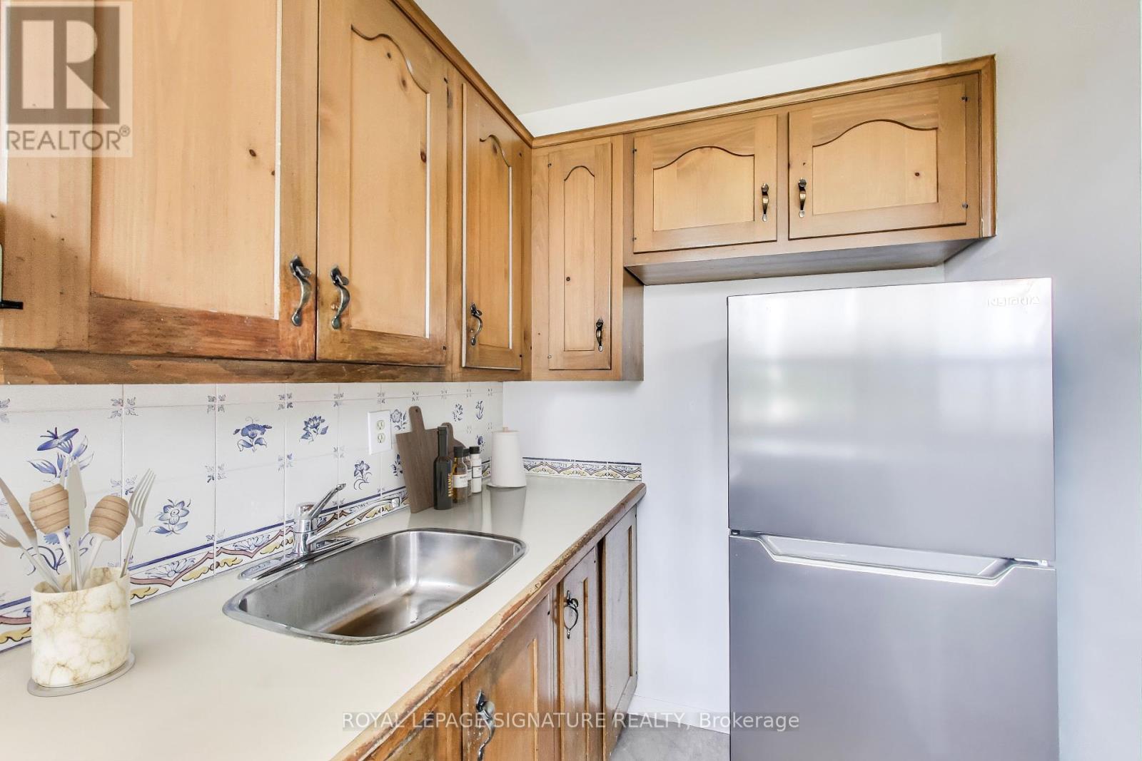 807 - 40 Homewood Avenue, Toronto, Ontario  M4Y 2K2 - Photo 7 - C12436685