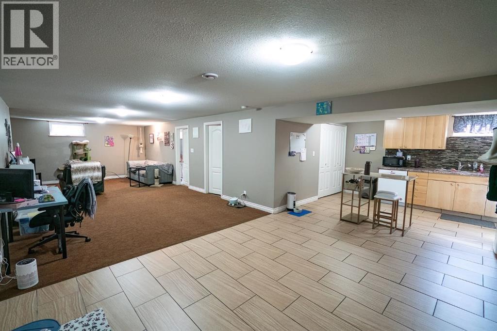 2 Montclare Avenue, Camrose, Alberta  T4V 2K8 - Photo 17 - A2242119