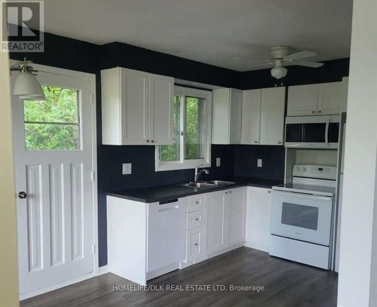 28 Bourke Street, Smiths Falls, Ontario  K7A 3M2 - Photo 3 - X12436753