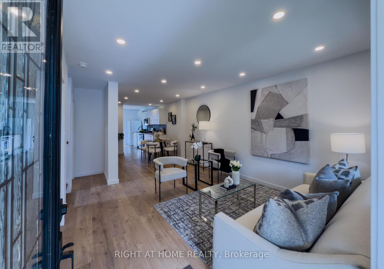 32 BRENTON STREET, Toronto, Ontario